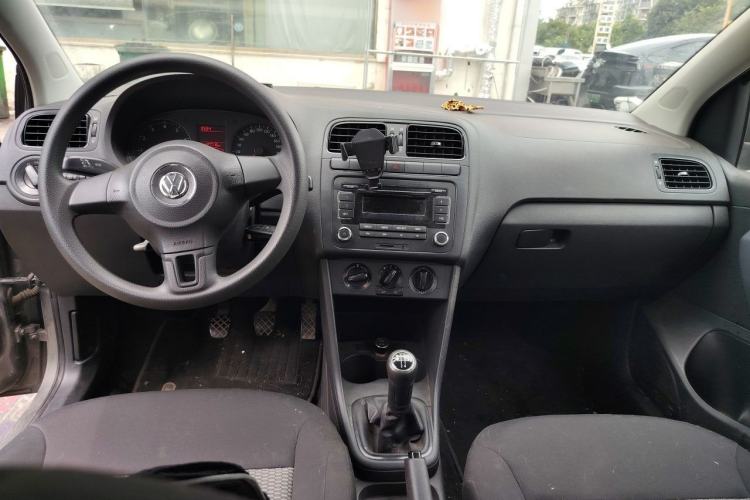 Used Volkswagen Polo 2013 1.4L Manual Fashion Edition Center Console