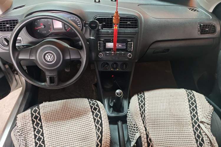 Used Volkswagen Polo 2013 1.4L Manual Fashion Edition Center Console