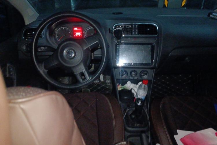 Used Volkswagen Polo 2013 1.4L Manual Comfort Edition Center Console