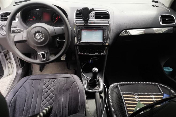 Used Volkswagen Polo 2013 1.4L Manual Fashion Edition Center Console