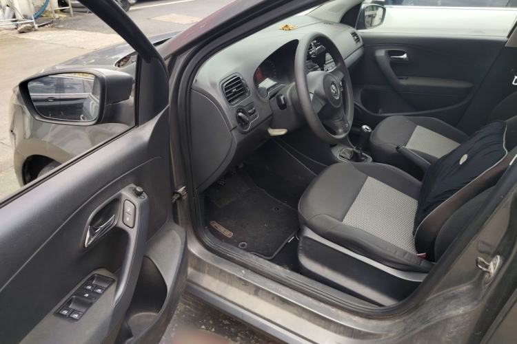 Used Volkswagen Polo 2013 1.4L Manual Fashion Edition Driver Seat