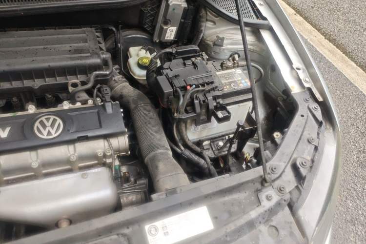 Used Volkswagen Polo 2013 1.4L Automatic Luxury Edition Engine Bay Left