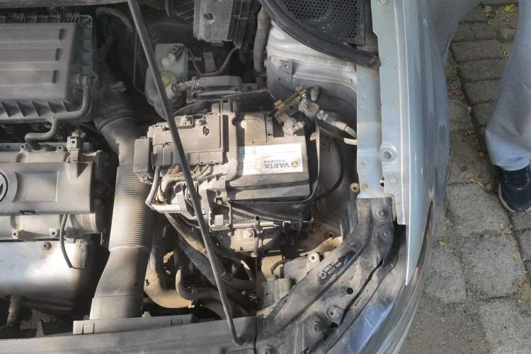 Used Volkswagen Polo 2013 1.4L Automatic Comfort Edition Engine Bay Left