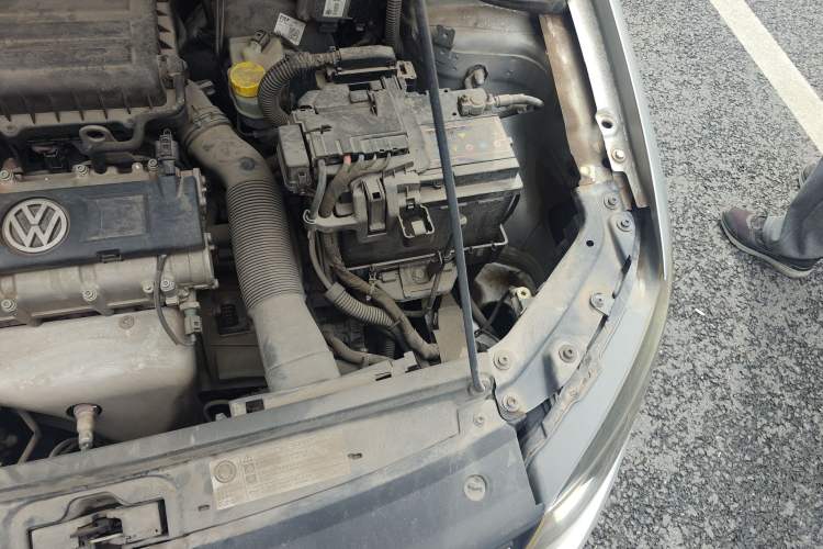 Used Volkswagen Polo 2013 1.6L Automatic Comfort Edition Engine Bay Left