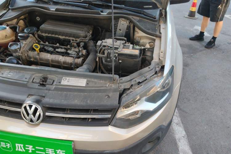 Used Volkswagen Polo 2013 1.6L Automatic Comfort Edition Engine Bay Left