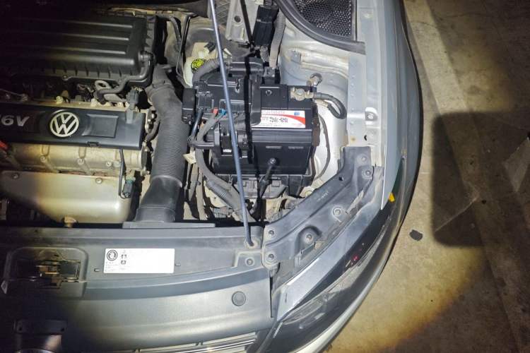 Used Volkswagen Polo 2013 1.4L Automatic Comfort Edition Engine Bay Left