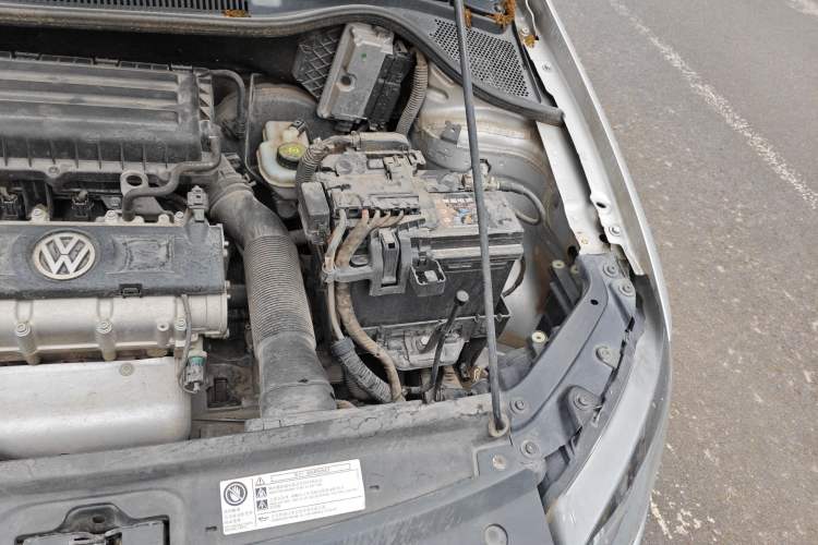 Used Volkswagen Polo 2013 1.6L Automatic Luxury Edition Engine Bay Left