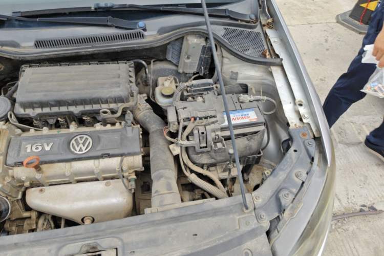 Used Volkswagen Polo 2013 1.6L Automatic Comfort Edition Engine Bay Left