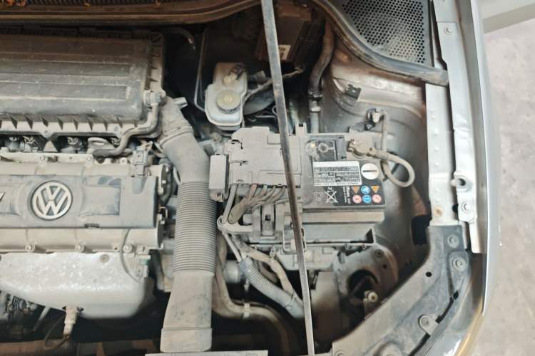 Used Volkswagen Polo 2013 1.4L Manual Fashion Edition Engine Bay Left