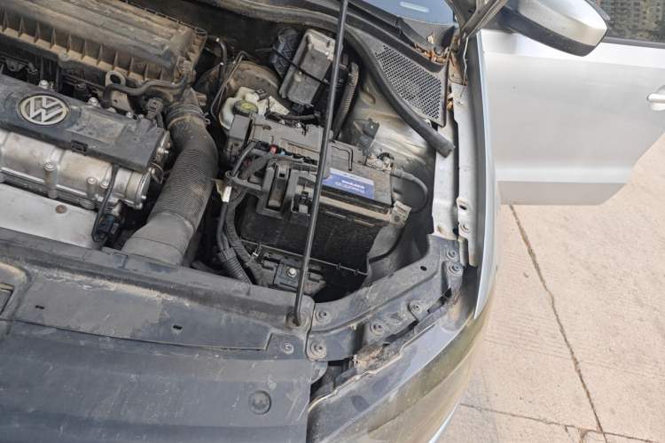 Used Volkswagen Polo 2013 1.4L Manual Fashion Edition Engine Bay Left