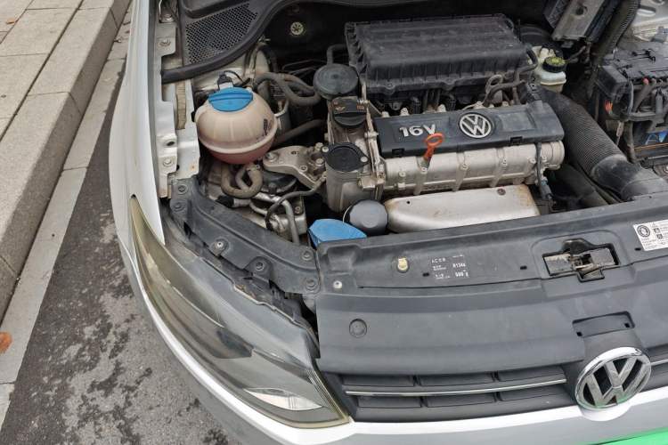 Used Volkswagen Polo 2013 1.4L Manual Fashion Edition Engine Bay Right