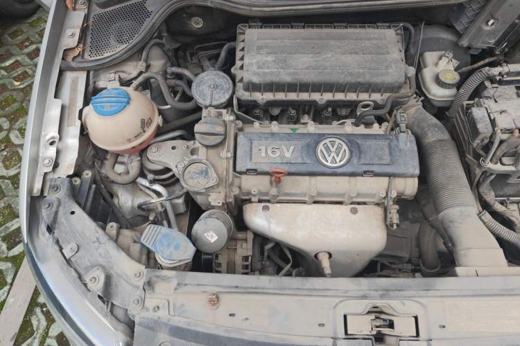 Used Volkswagen Polo 2013 1.4L Automatic Comfort Edition Engine Bay Right