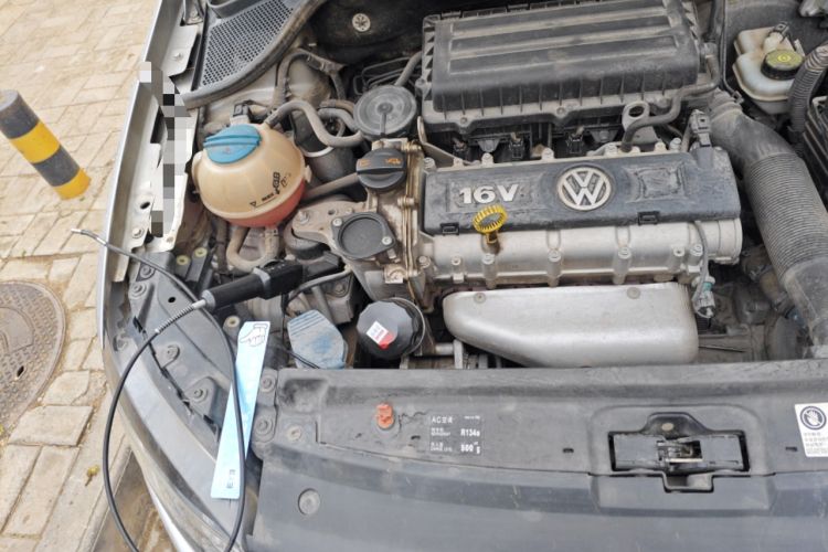 Used Volkswagen Polo 2013 1.6L Automatic Luxury Edition Engine Bay Right