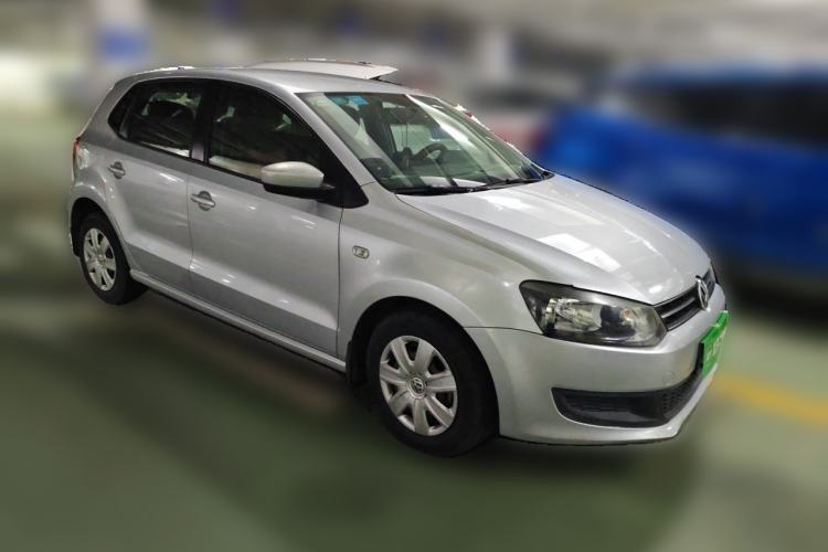 Used Volkswagen Polo 2013 1.4L Manual Fashion Edition Front Right 45 Deg