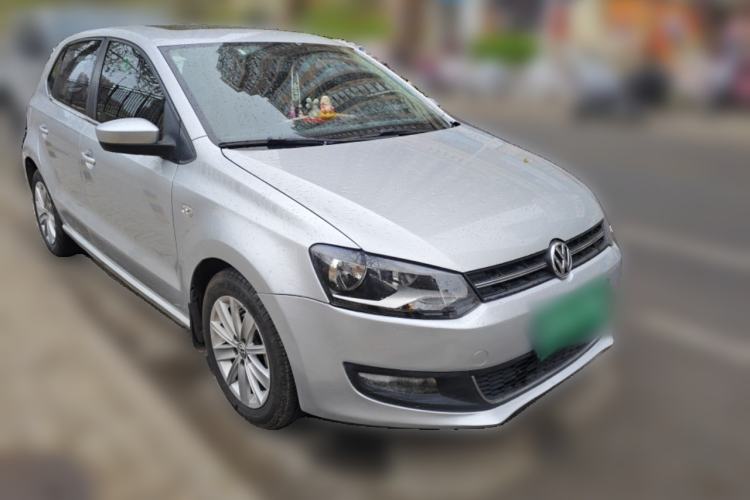 Used Volkswagen Polo 2013 1.6L Automatic Luxury Edition Front Right 45 Deg