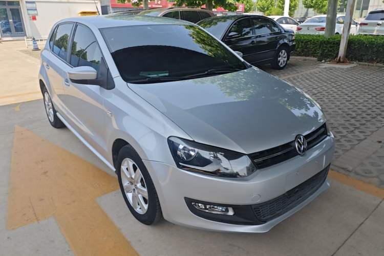 Used Volkswagen Polo 2013 1.4L Automatic Comfort Edition Front Right 45 Deg