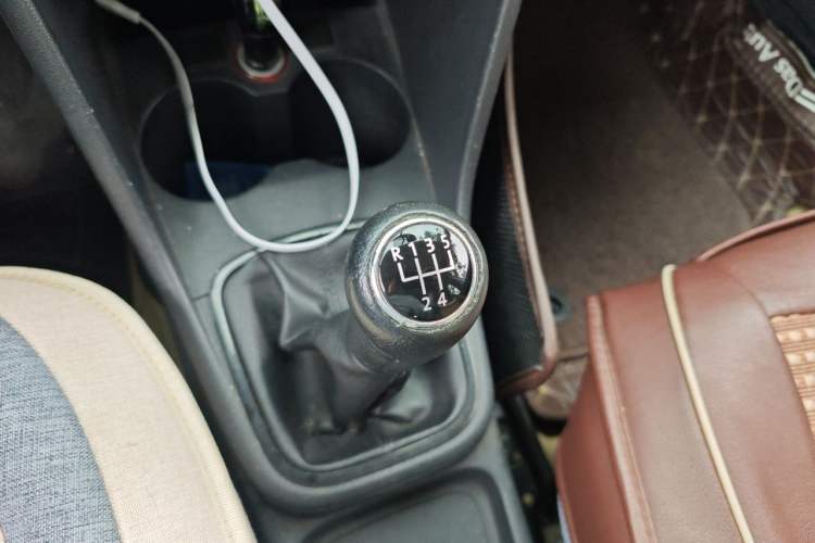 Used Volkswagen Polo 2013 1.4L Manual Fashion Edition Gear Lever