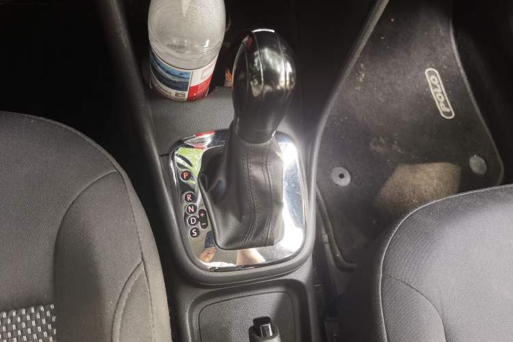 Used Volkswagen Polo 2013 1.4L Automatic Comfort Edition Gear Lever
