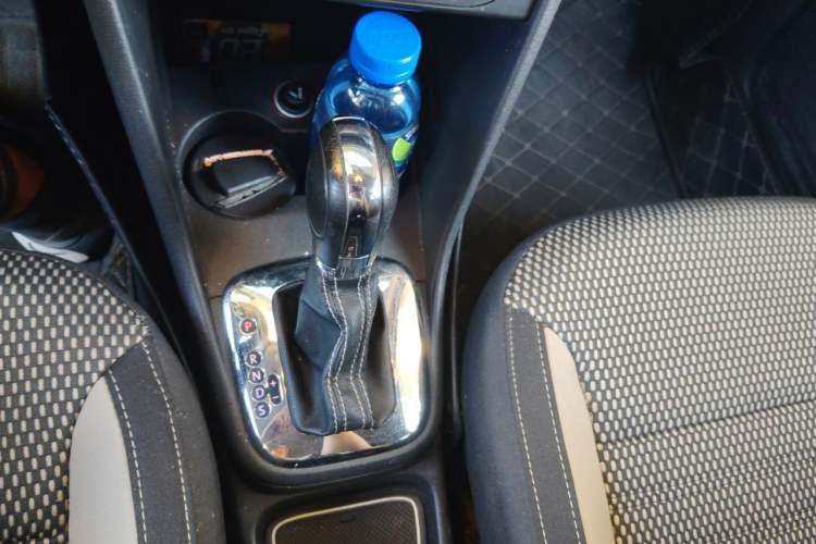 Used Volkswagen Polo 2013 1.6L Automatic Comfort Edition Gear Lever