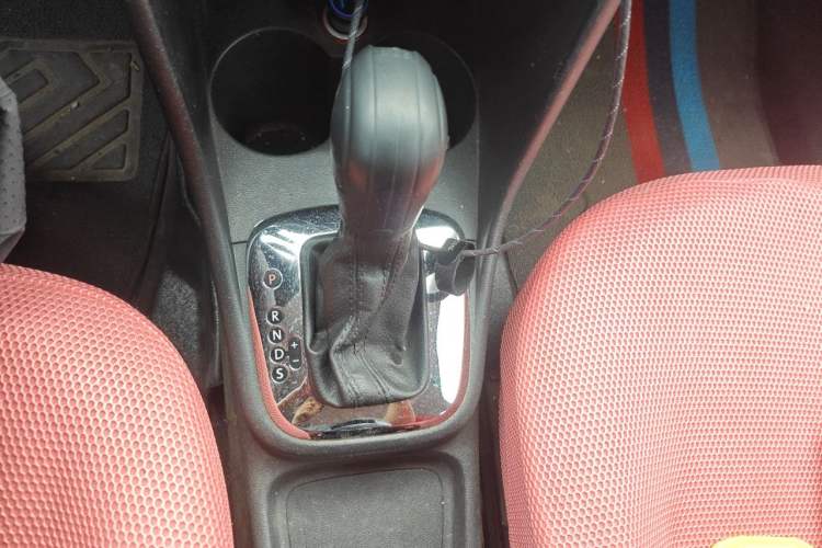 Used Volkswagen Polo 2013 1.4L Automatic Comfort Edition Gear Lever