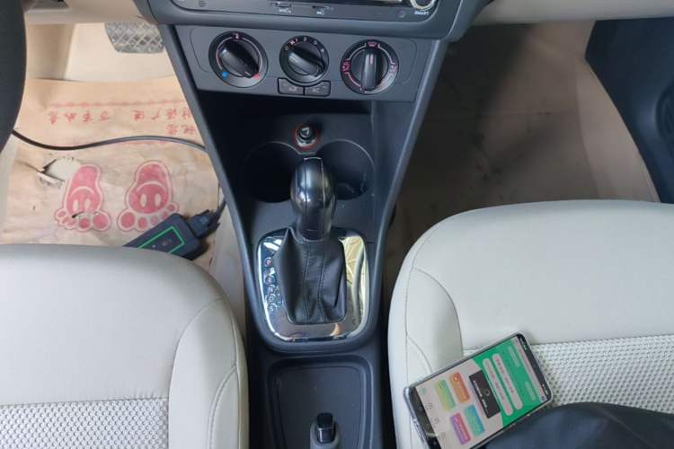 Used Volkswagen Polo 2013 1.4L Automatic Comfort Edition Gear Lever