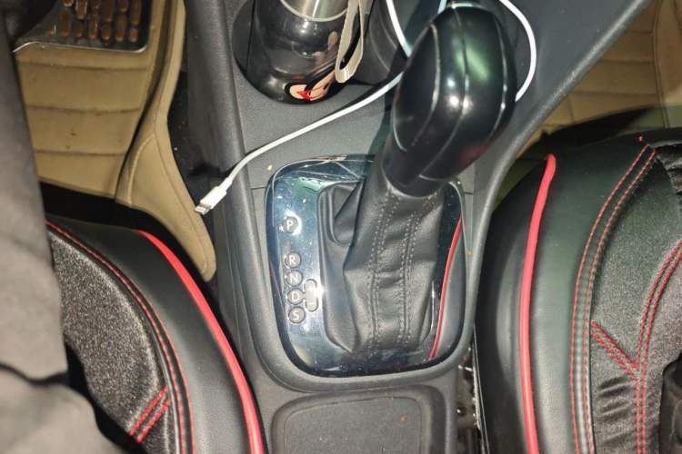 Used Volkswagen Polo 2013 1.4L Automatic Comfort Edition Gear Lever