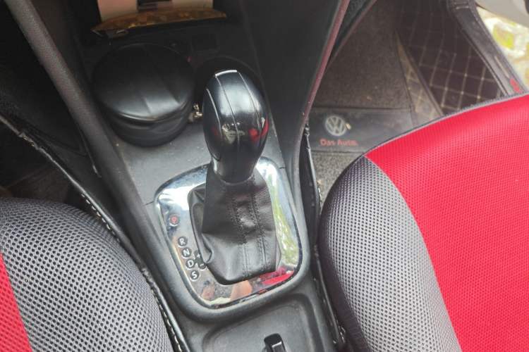 Used Volkswagen Polo 2013 1.4L Automatic Comfort Edition Gear Lever