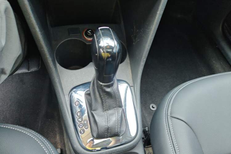 Used Volkswagen Polo 2013 1.6L Automatic Comfort Edition Gear Lever