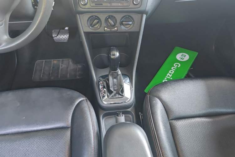 Used Volkswagen Polo 2013 1.4L Automatic Comfort Edition Gear Lever