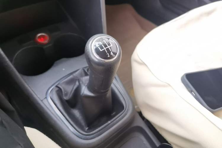 Used Volkswagen Polo 2013 1.4L Manual Fashion Edition Gear Lever