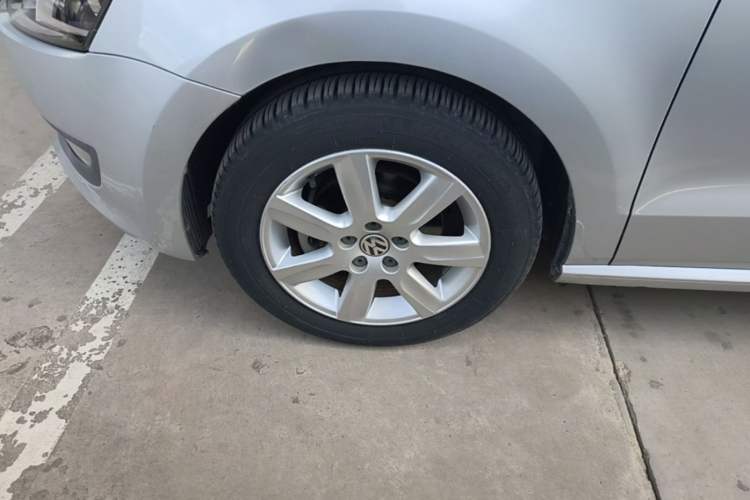 Used Volkswagen Polo 2013 1.4L Automatic Comfort Edition Left Front Wheel Hub
