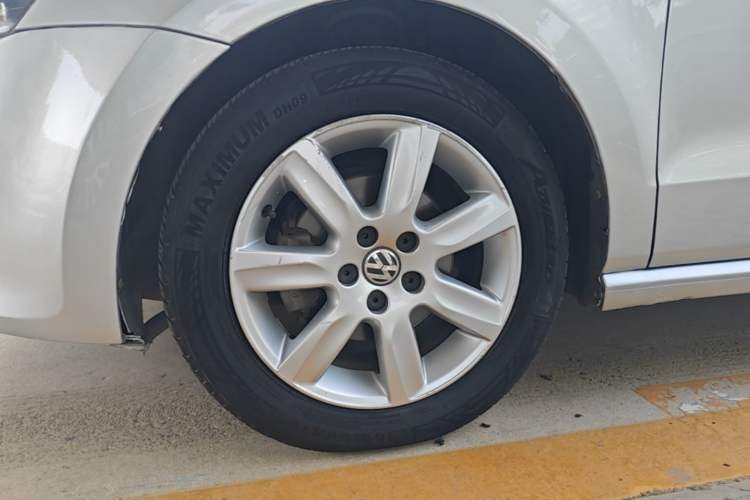 Used Volkswagen Polo 2013 1.4L Automatic Comfort Edition Left Front Wheel Hub