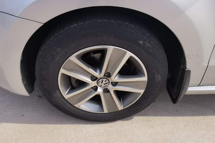 Used Volkswagen Polo 2013 1.4L Manual Fashion Edition Left Front Wheel Hub
