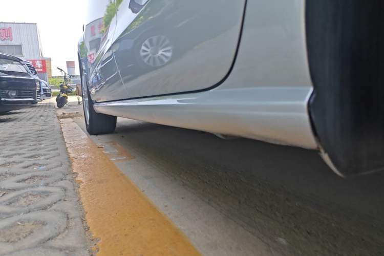 Used Volkswagen Polo 2013 1.4L Automatic Comfort Edition Left Side Sill