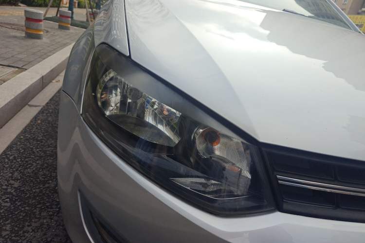 Used Volkswagen Polo 2013 1.6L Automatic Comfort Edition Right Front Headlight