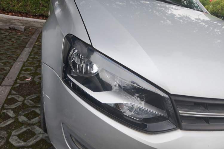 Used Volkswagen Polo 2013 1.4L Automatic Comfort Edition Right Front Headlight