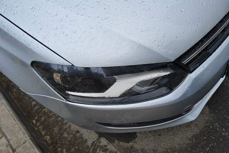 Used Volkswagen Polo 2013 1.6L Automatic Luxury Edition Right Front Headlight
