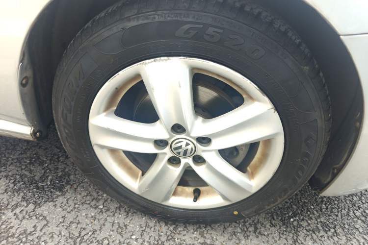 Used Volkswagen Polo 2013 1.6L Automatic Comfort Edition Right Front Wheel Hub