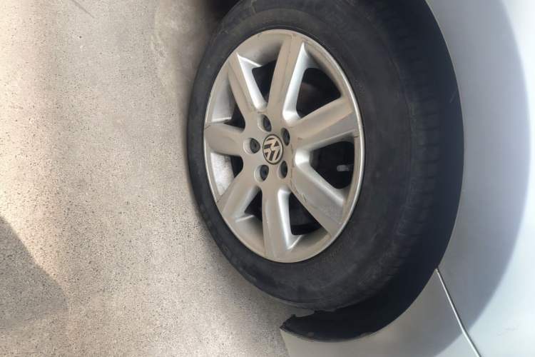 Used Volkswagen Polo 2013 1.6L Automatic Comfort Edition Right Front Wheel Hub