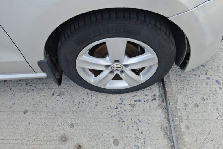 Used Volkswagen Polo 2013 1.6L Automatic Comfort Edition Right Front Wheel Hub