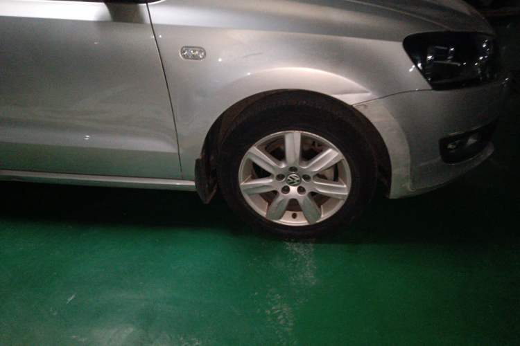 Used Volkswagen Polo 2013 1.4L Manual Comfort Edition Right Front Wheel Hub