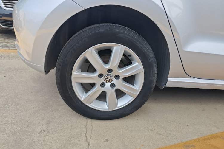 Used Volkswagen Polo 2013 1.4L Automatic Comfort Edition Right Rear Wheel Hub