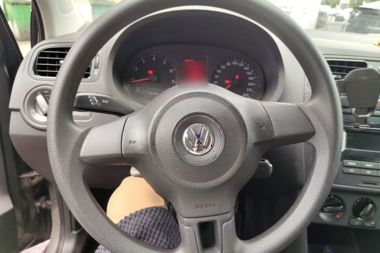 Used Volkswagen Polo 2013 1.4L Manual Fashion Edition Steering Wheel