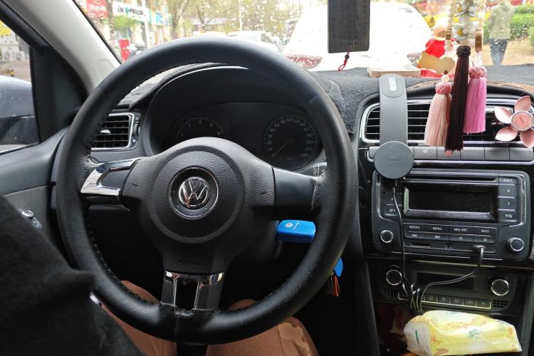 Used Volkswagen Polo 2013 1.6L Automatic Luxury Edition Steering Wheel
