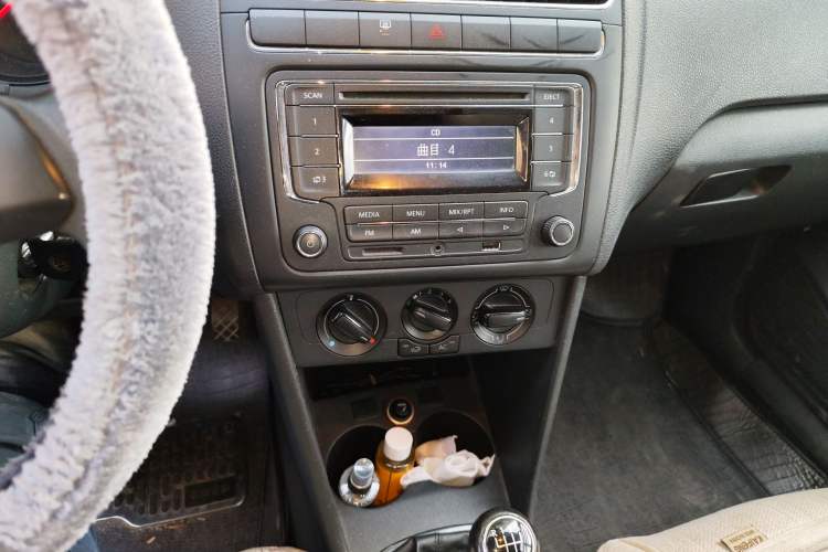 Used Volkswagen Polo 2013 1.4L Manual Comfort Edition Audio And AC Panel