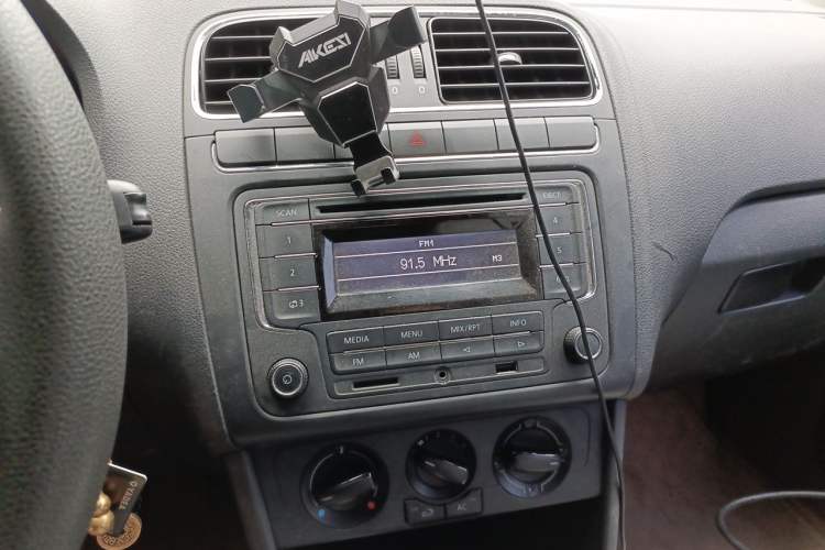 Used Volkswagen Polo 2013 1.4L Manual Comfort Edition Audio And AC Panel