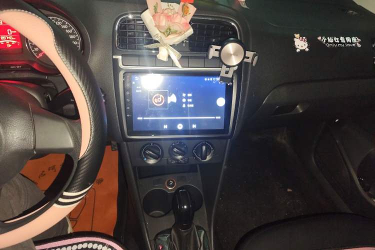 Used Volkswagen Polo 2013 1.6L Automatic Comfort Edition Audio And AC Panel