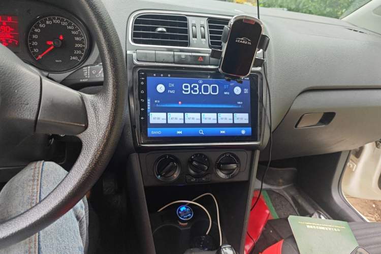 Used Volkswagen Polo 2013 1.4L Automatic Comfort Edition Audio And AC Panel