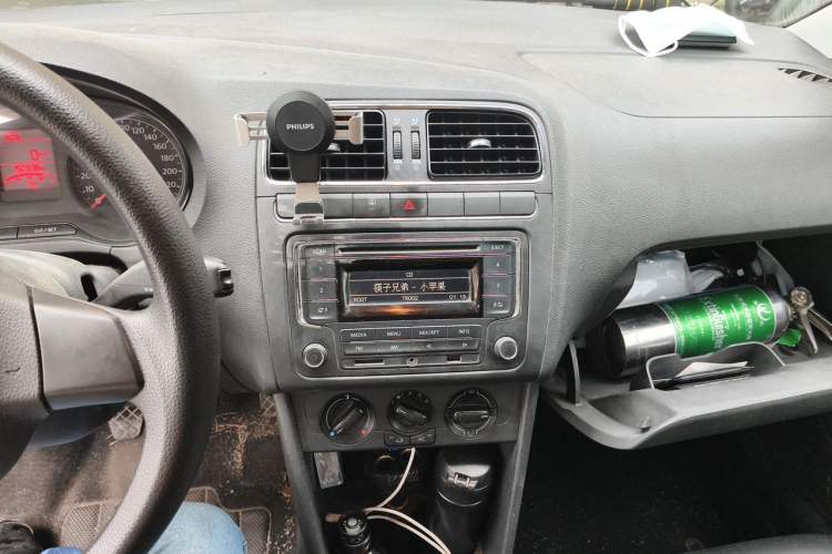 Used Volkswagen Polo 2013 1.4L Manual Comfort Edition Audio And AC Panel