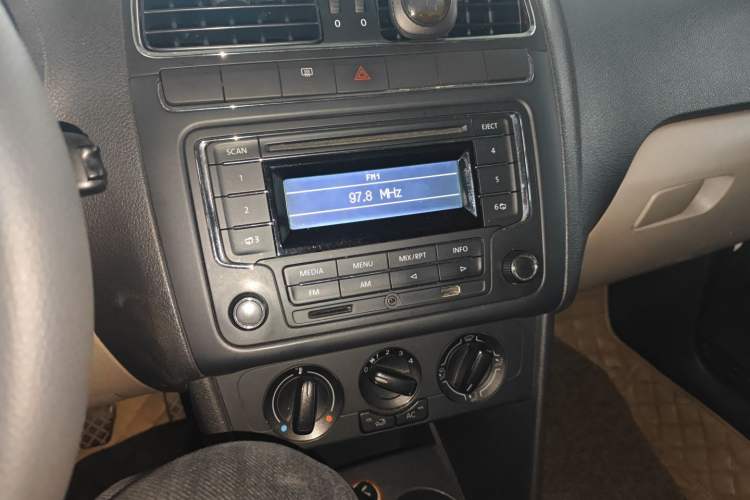 Used Volkswagen Polo 2013 1.6L Manual Comfort Edition Audio And AC Panel